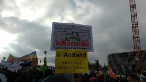 Anti-Wiesenhofplakat bei der Wir-haben-es-satt-Demo 2018